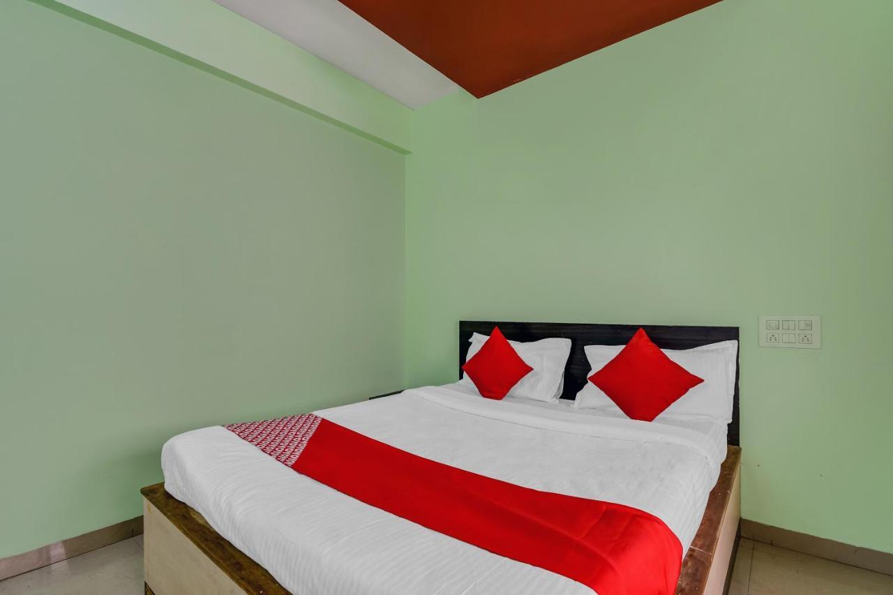 Oyo Hotel Samarth Lodge Solapur Buitenkant foto