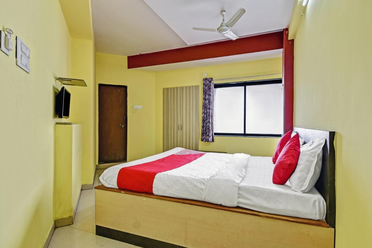 Oyo Hotel Samarth Lodge Solapur Buitenkant foto